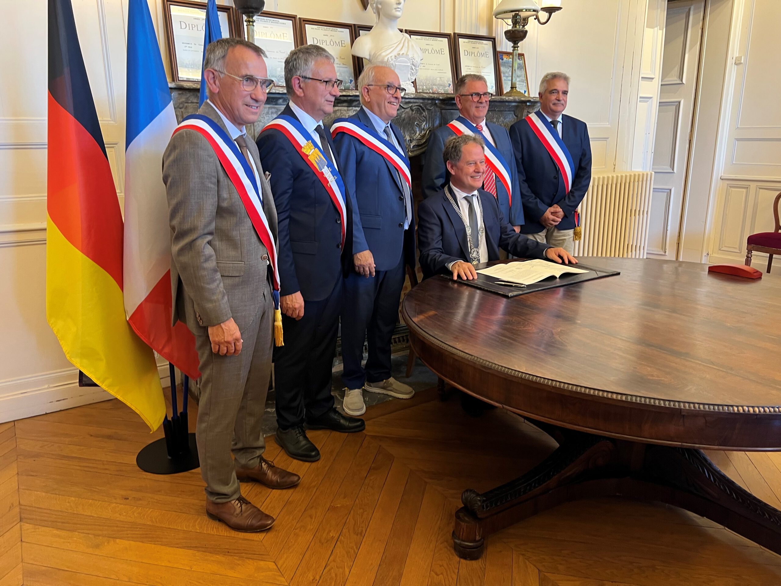 Feier 50 Unterzeichnung